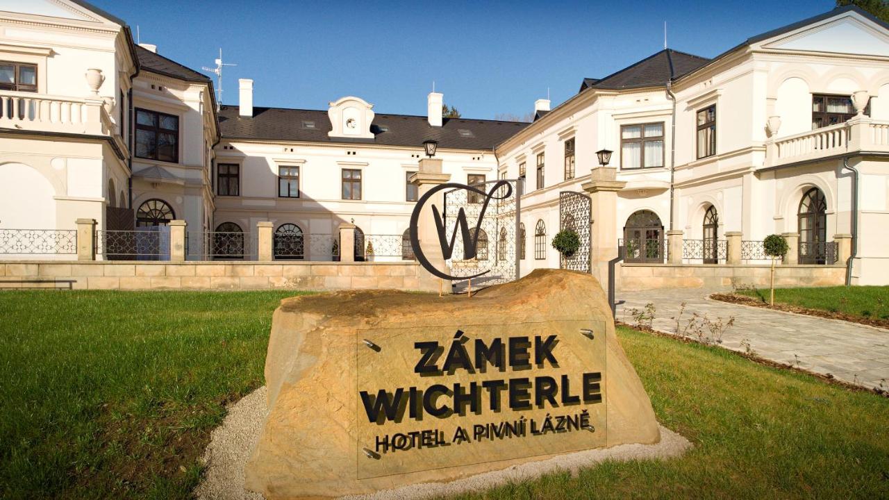 Zamek Wichterle - Hotel A Pivni Lazne Slavicin Exterior photo